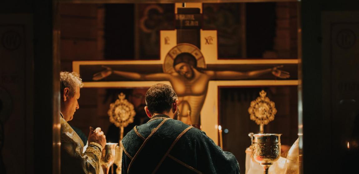 diacon în altar
