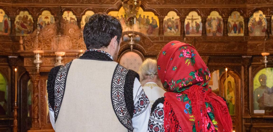 soți în costum popular