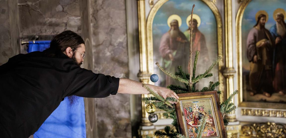 Am împodobit bradul din casa Sfintei Parascheva!