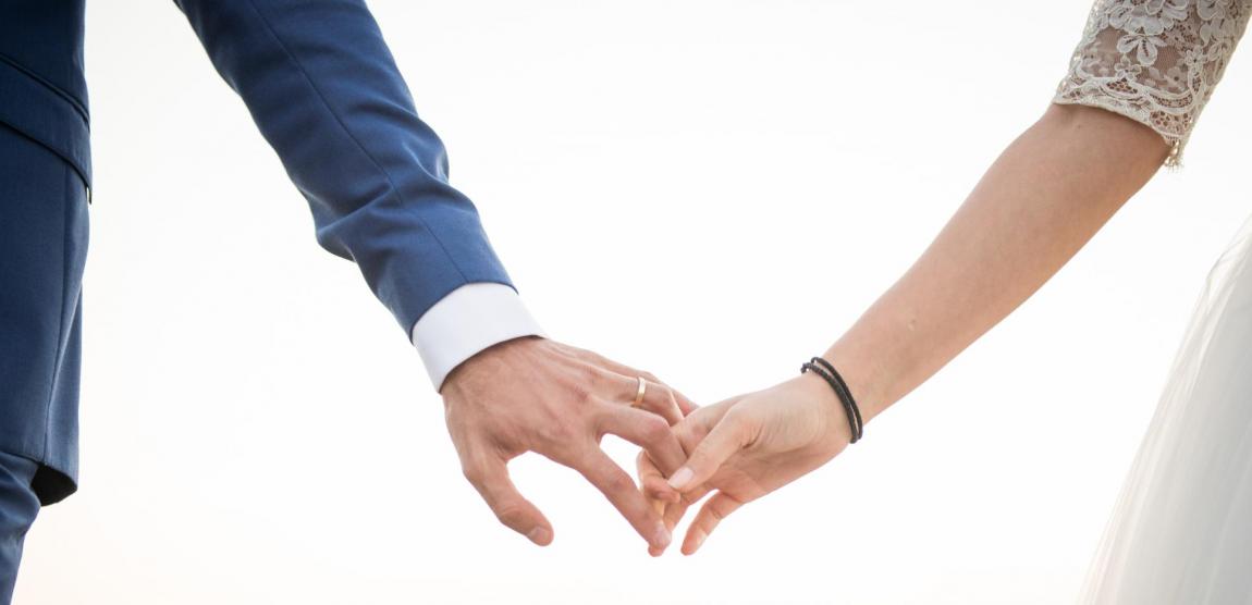 miri care se tin de maini