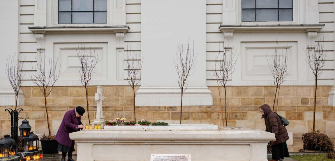 lumina de la mormantul Sfantului Iosif cel Milostiv 01