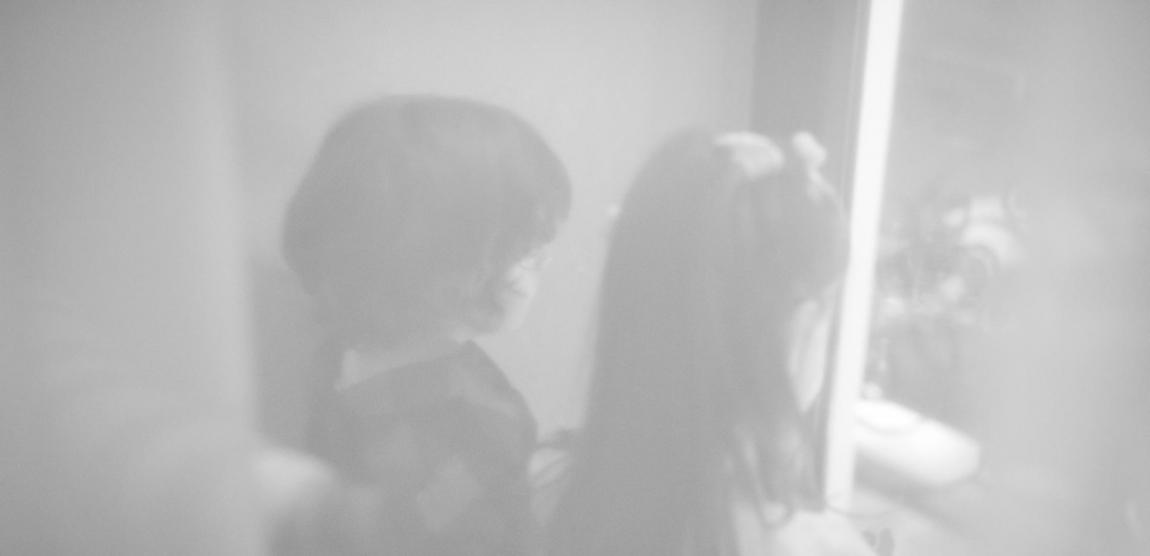 puritate - doi copii la fereastra