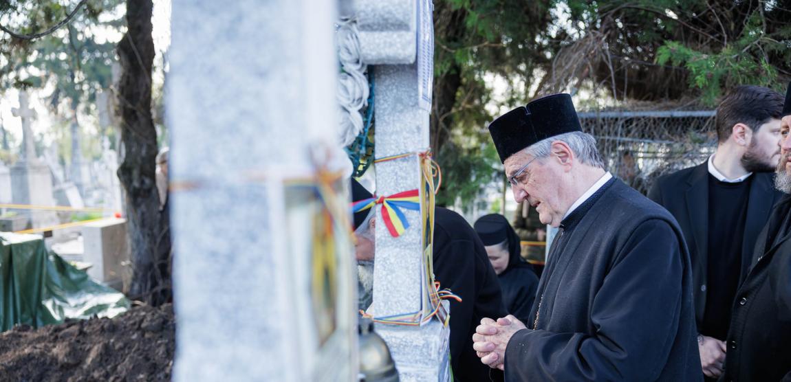 Parintele Mircea Stoleriu la mormantul Sfintei Blandina