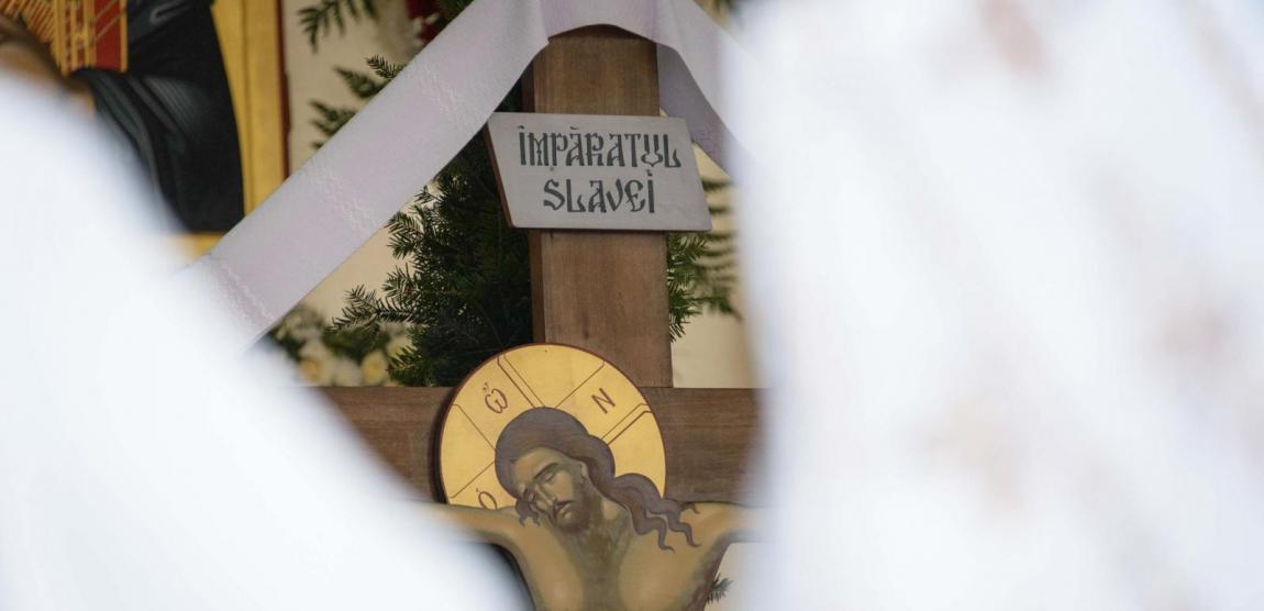 Vedeți să nu vă amăgească cineva!