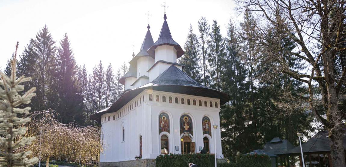 (Foto) Mănăstirea Durău, în așteptarea proclamării locale a canonizării Sfintei Mavra