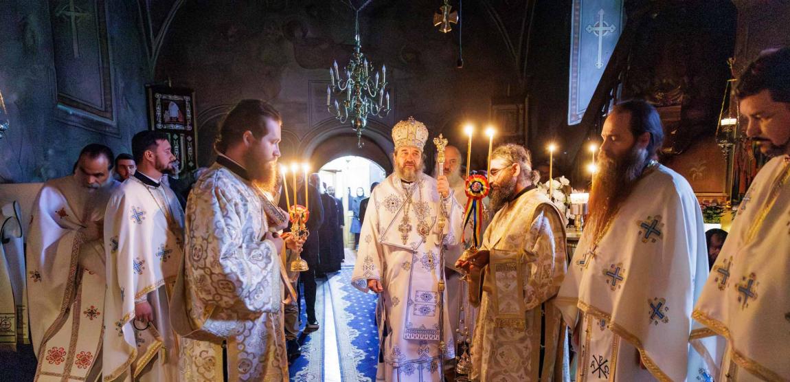 Liturghie arhierească la Mănăstirea Durău în ziua de prăznuirea Sfântului Ioan cel Nou