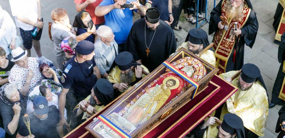 Procesiune cu moaștele Sf. Ioan cel Nou de la Suceava