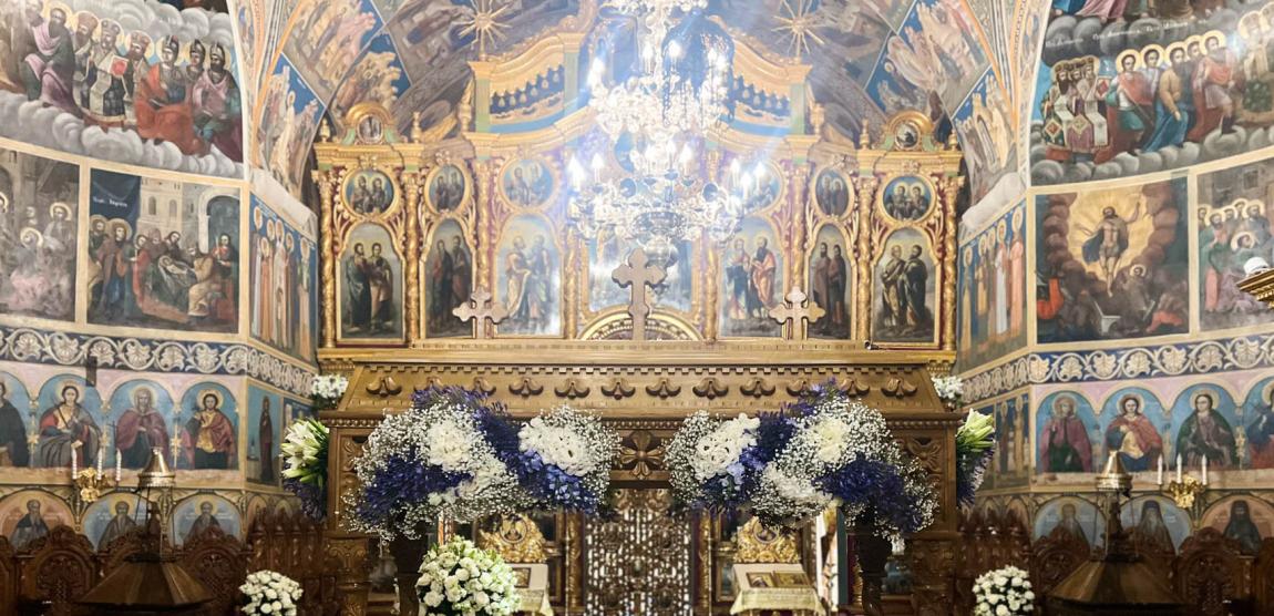 Racla cu moaștele Sfintelor Cuvioase Nazaria, Olimpiada și Elisabeta (Safta) Brâncoveanu de la Văratec