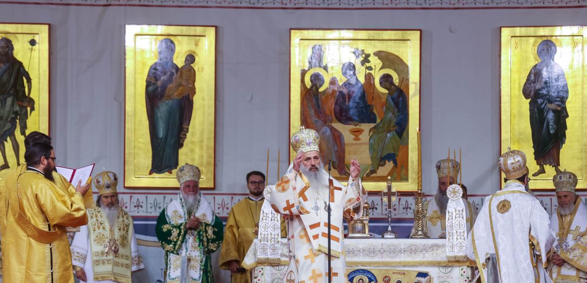 „Pelerinajul devine spațiu al comuniunii, al descoperirii celuilalt” – IPS Teofan la Hramul Sfintei Parascheva