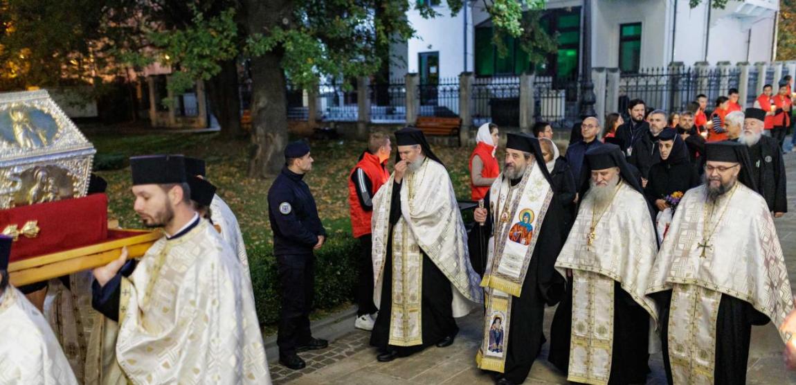 (Video) A început hramul Cuvioasei Parascheva. Sfânta își așteaptă pelerinii la Iași, alături de Sfântul Paisie de la Sihăstria