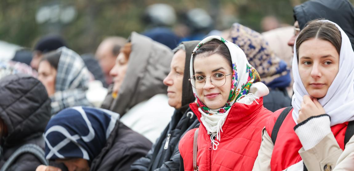 Rugăciune care curăță, lumină care unește – pelerini, alături de Sfânta Parascheva și de Sfântul Paisie de la Sihăstria