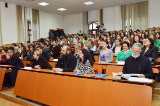 Dezbatere la UMF Iaşi: Firesc şi nefiresc, astăzi, în naşterea umană