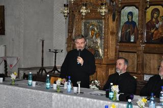 „Dacă suntem cu luare-aminte la slujbele deniilor, deja urcăm o treaptă spre urcuşul duhovnicesc“
