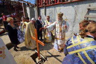 Două biserici se vor ridica la Vânători şi Prăjeşti