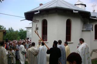 Sărbătoare la Ţuscanii din Vale, cu prilejul resfinţirii bisericii parohiale