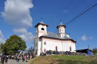 „Biserica ridicată în această parohie îndeamnă la desăvârşire“