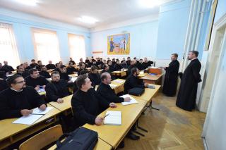 Cursuri pentru obţinerea gradelor pentru preoţii din Mitropolia Moldovei şi Bucovinei