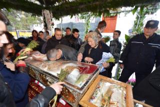 Un rând de trei kilometri şi o credinţă fără măsură