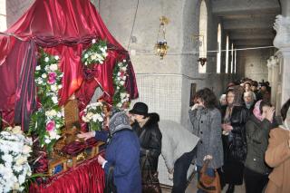 Moaştele Sfântului Nectarie, venerate la Iaşi de peste o mie de credincioşi