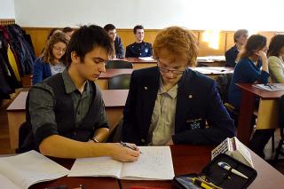 De ce să venim cu drag la școală? Întrebare pentru elevi, studenți și profesori