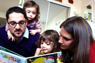 Ce cred proprietarii de iPad despre cărțile de povești pe hârtie
