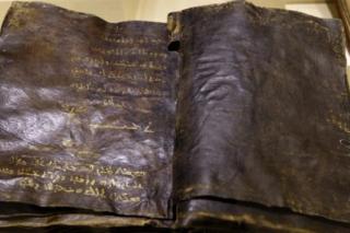Descoperire: O Biblie scrisă cu litere de aur acum 1500 de ani