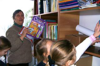 Copii şi cărţi la Şcoala 11 din Botoşani