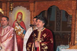 Un nou paroh pentru parohia „Sfinţii Apostoli Petru şi Pavel“ din Moineşti