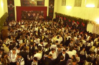 „Între bal şi discotecă majoritatea tinerilor ar alege balul”