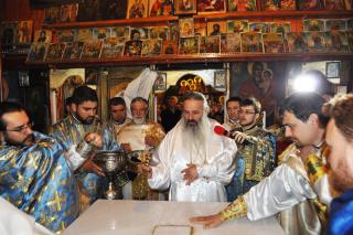 Două biserici din Arhiepiscopia Iaşilor, binecuvântate de Mitropolitul Moldovei şi Bucovinei