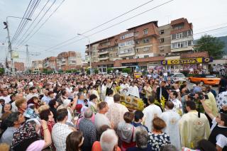 Procesiune la Piatra Neamţ cu moaştele Sfântului Ierarh Varlaam