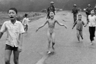 Vietnam: „Fetiţa cu Napalm” şi focul iadului