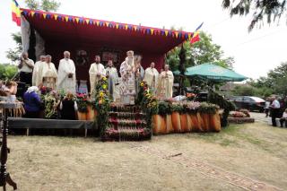 Biserica parohiei Prăjeni, resfinţită de PS Calinic Botoşăneanul