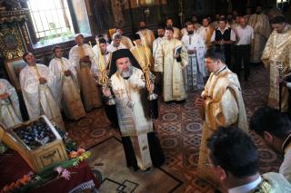 Slujbă arhierească la hramul parohiei Bereşti