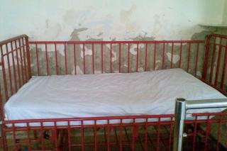 Un salon de spital mai bolnav decât copiii pe care îi adăposteşte