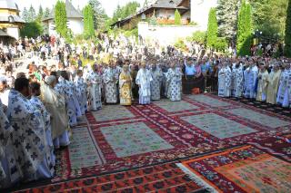 „Deşi separată de toţi, Sfânta Teodora a fost unită cu toţi în rugăciune“