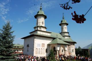 Moaştele Sfântului Ierarh Nicolae, la hramul Mănăstirii Râşca