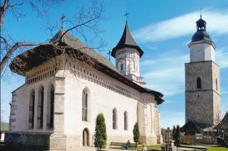 Bucurie duhovnicească la hramul Bisericii „Sfântul Dumitru“ din Suceava