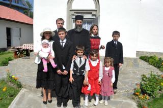 „Familia preotului este mereu în centrul atenţiei întregii comunităţi“