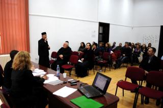 Dezbatere dedicată violenţei domestice