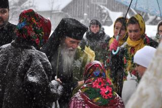 Liturghie arhierească şi sfinţire de agheazmatar la Vicovu de Sus