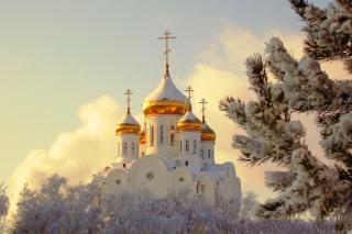 De ce se zidesc biserici în răsărit şi se dărâmă în apus?