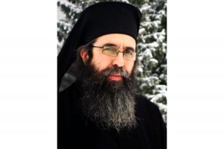 Porunca a III-a ne îndrumă la respectul ce se cuvine a fi adus lui Dumnezeu