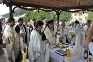 Rugăciuni de pomenire pentru episcopul Melchisedec în satul natal