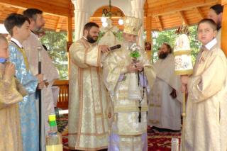 Binecuvântare arhierească în parohia Dolhasca