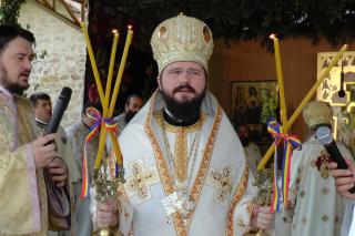 Slujbă arhierească la Mănăstirea Dragomirna