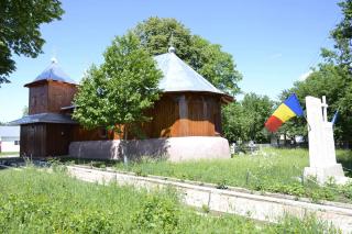 Bisericuţa “cu brâu” din codrii Văculeştilor