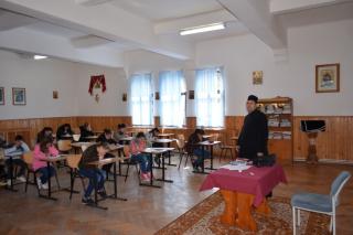 Premii pentru elevii merituoşi din Eparhia Romanului şi Bacăului