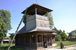 Bisericuţa din Brăeşti, o capodoperă a artei lemnului
