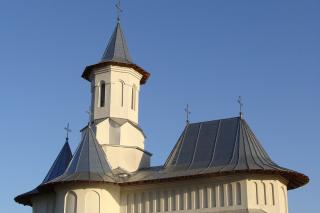 Doi ierarhi vor sfinţi biserica parohiei "Sfântul Ilie"-Şcheia, judeţul Suceava